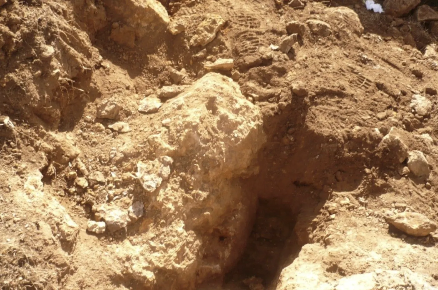 A 1 m excavation: zinc carbonates appear