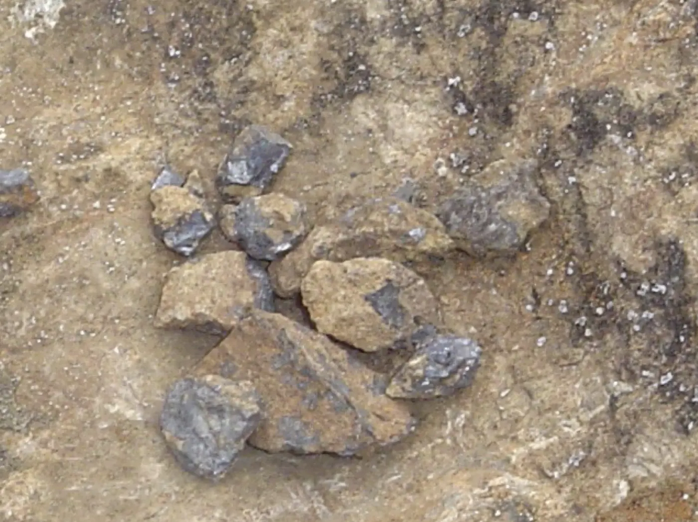 Lead mineral fragments on the rock